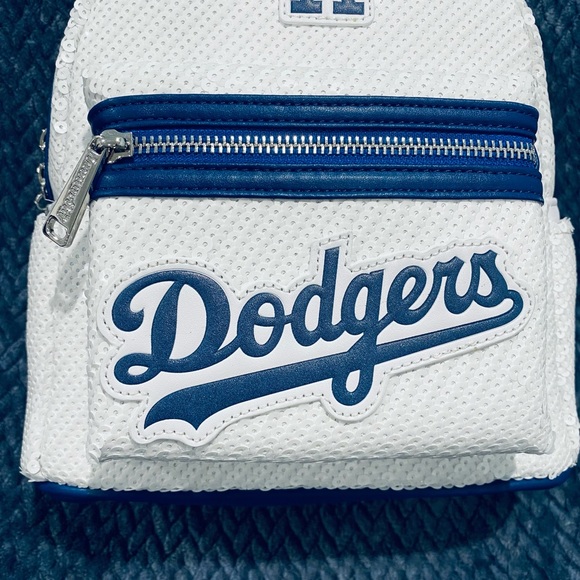 ⚾🌟 LIMITED EDITION⚾🌟 LOUNGEFLY MLB LOS ANGELES DODGERS SEQUIN MINI BACKPACK - Picture 6 of 13
